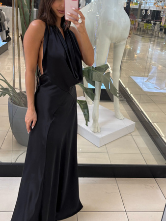 Długa sukienka z odkrytymi plecami - Czarny